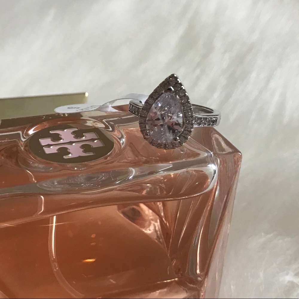 ⬇️ PRICE DROP Pear-fect Engagement Ring - Picture 4 of 6